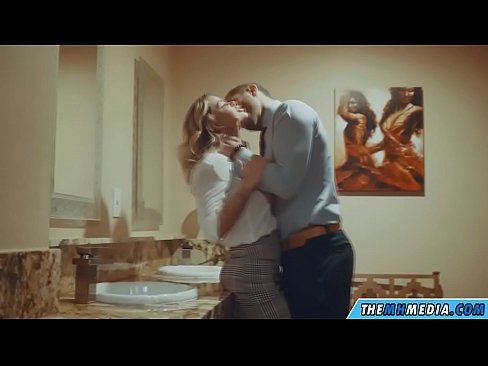 ❤️ Gava ku blondeyek busty we di nav hewşek gelemperî de dixapîne ❤️ Vîdyoyê qijkî li me ku.hentaisun.ru ﹏